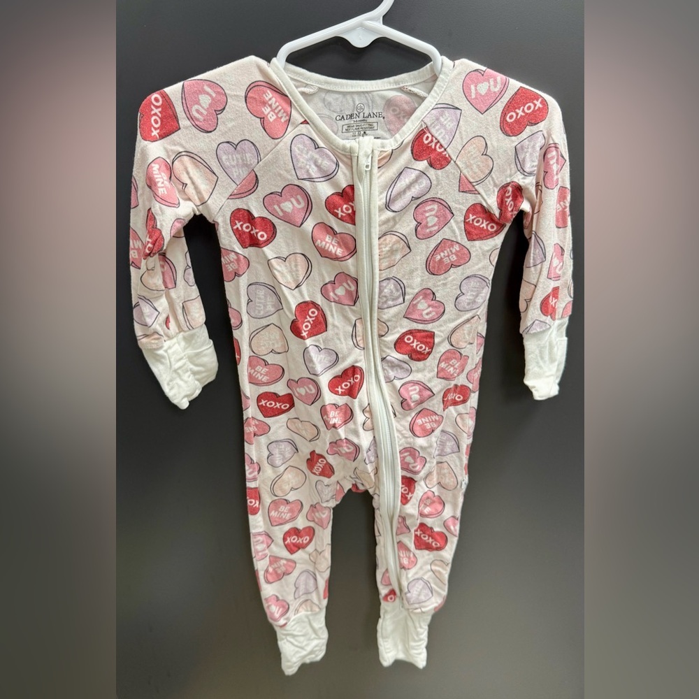Caden Lane Conversation Hearts Zip Footie
Size: 3–6 Months